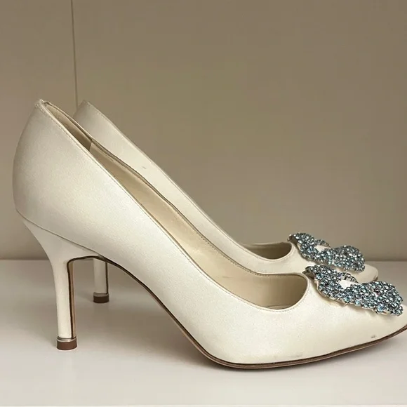 Manolo Blahnik Hangisi Satin Bridal Pumps 90 with Blue Crystal Buckles 35.5 - Picture 8 of 15